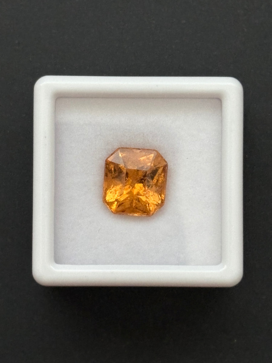 3.97ct yellow grossular garnet, octagon cut, 9.3x8.7 mm