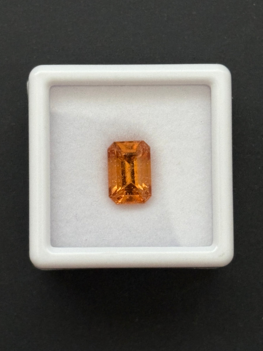 2.74ct orange grossular garnet, octagon cut, 9.1x6.2x5.17 mm