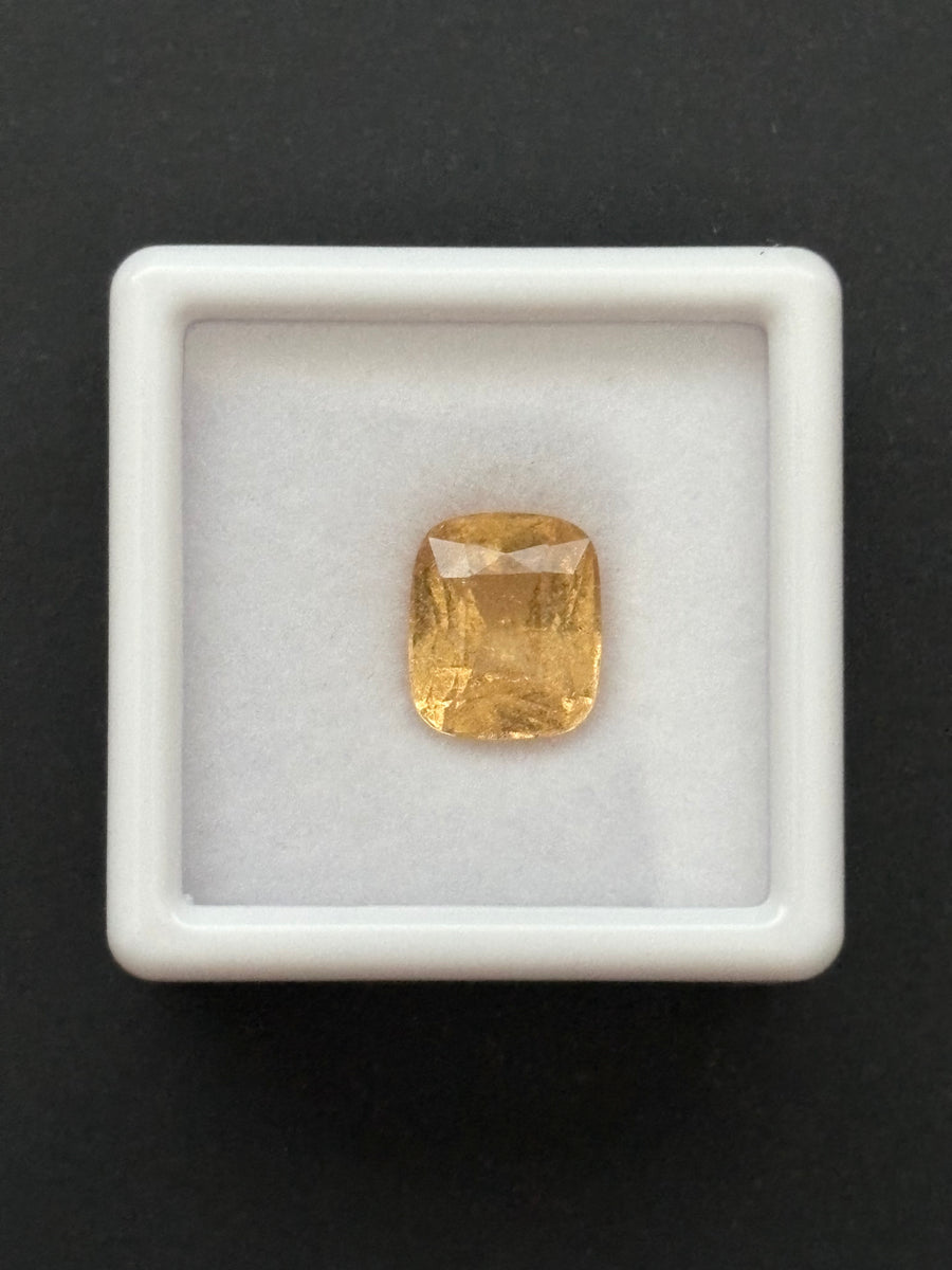 3.26ct yellow grossular garnet, cushion cut, 9x7.5 mm