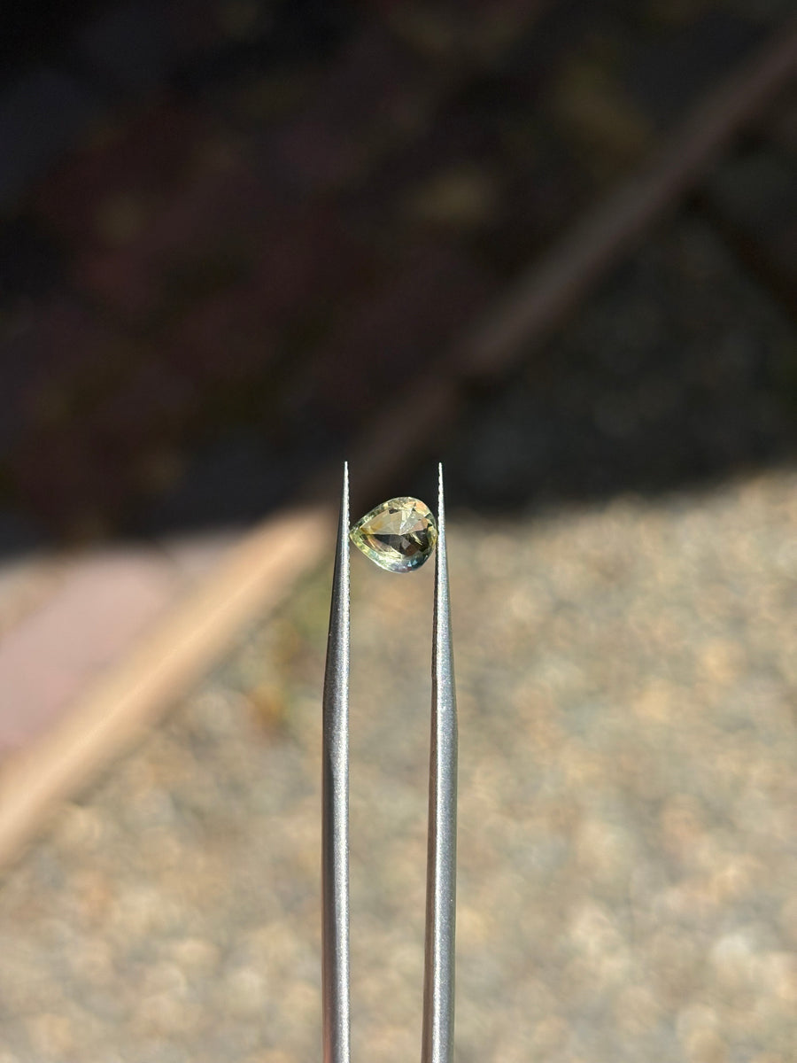 1.03ct Heated Bicolor Teal Sapphire from Ceylon