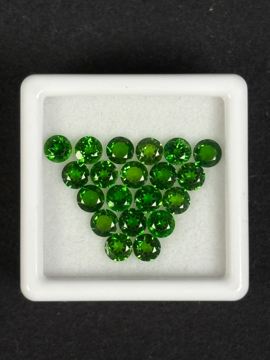 3.64ctw Green Chrome Diopside Lot from Russia, 20 stones, Round, 3.5 mm · GEM-5678
