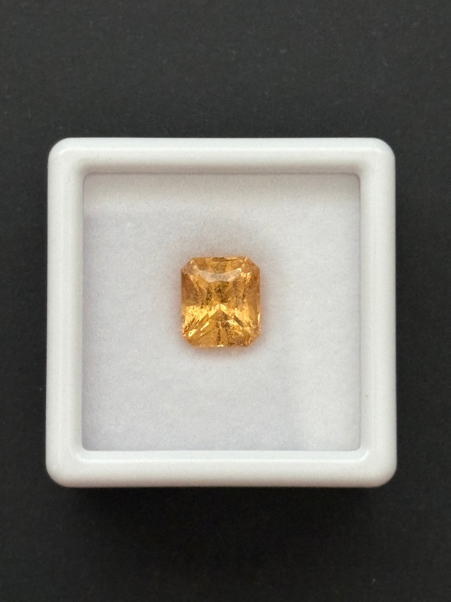 2.5ct yellow grossular garnet, octagon cut, 7.5x6.5x5.72 mm