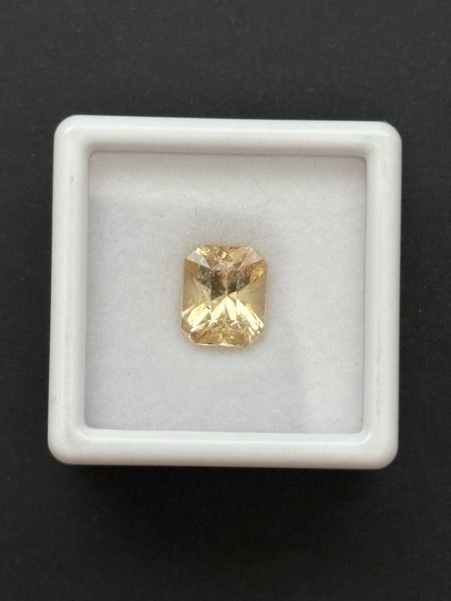 2.52ct yellow grossular garnet, octagon cut, 8.5x7x5.12 mm