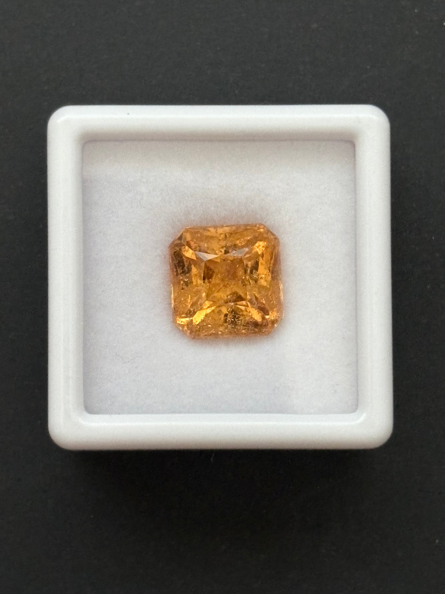 5.85ct yellow grossular garnet, octagon cut, 9.5x9.5 mm