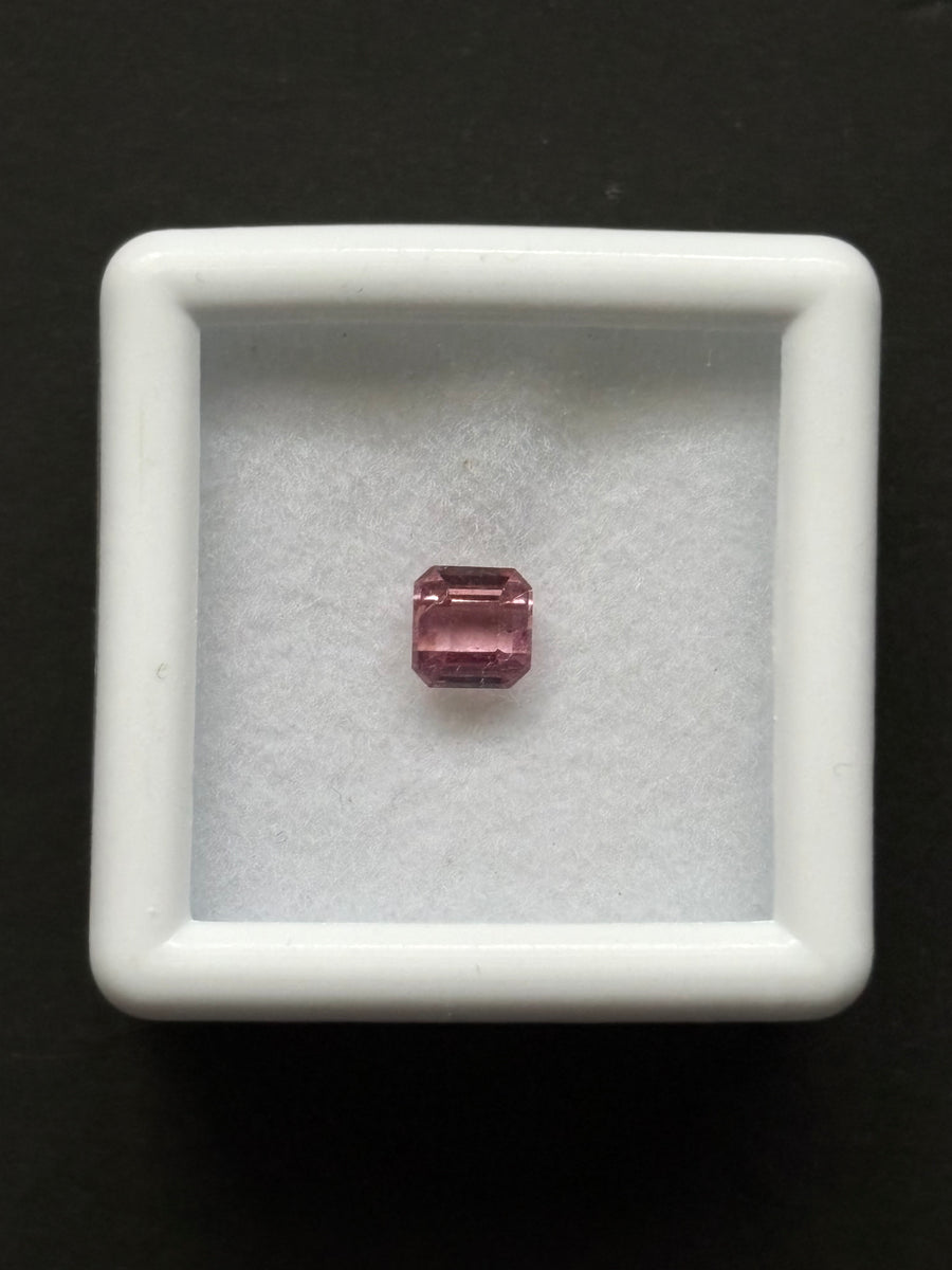 0.88ct Malaya Garnet from Tanzania · GEM-6305