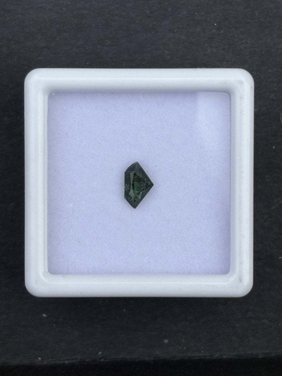 0.44ct Fancy Cut Unheated Green Sapphir from Australia, 3.85 x 6.16mm