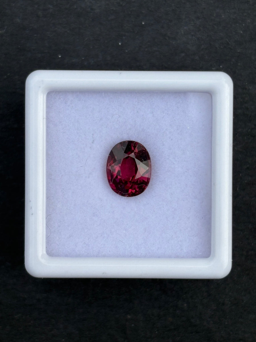 2.15ct Purplish Pink Rhodolite Garnet from Tanzania, Oval, 8x6.5 mm, VS
