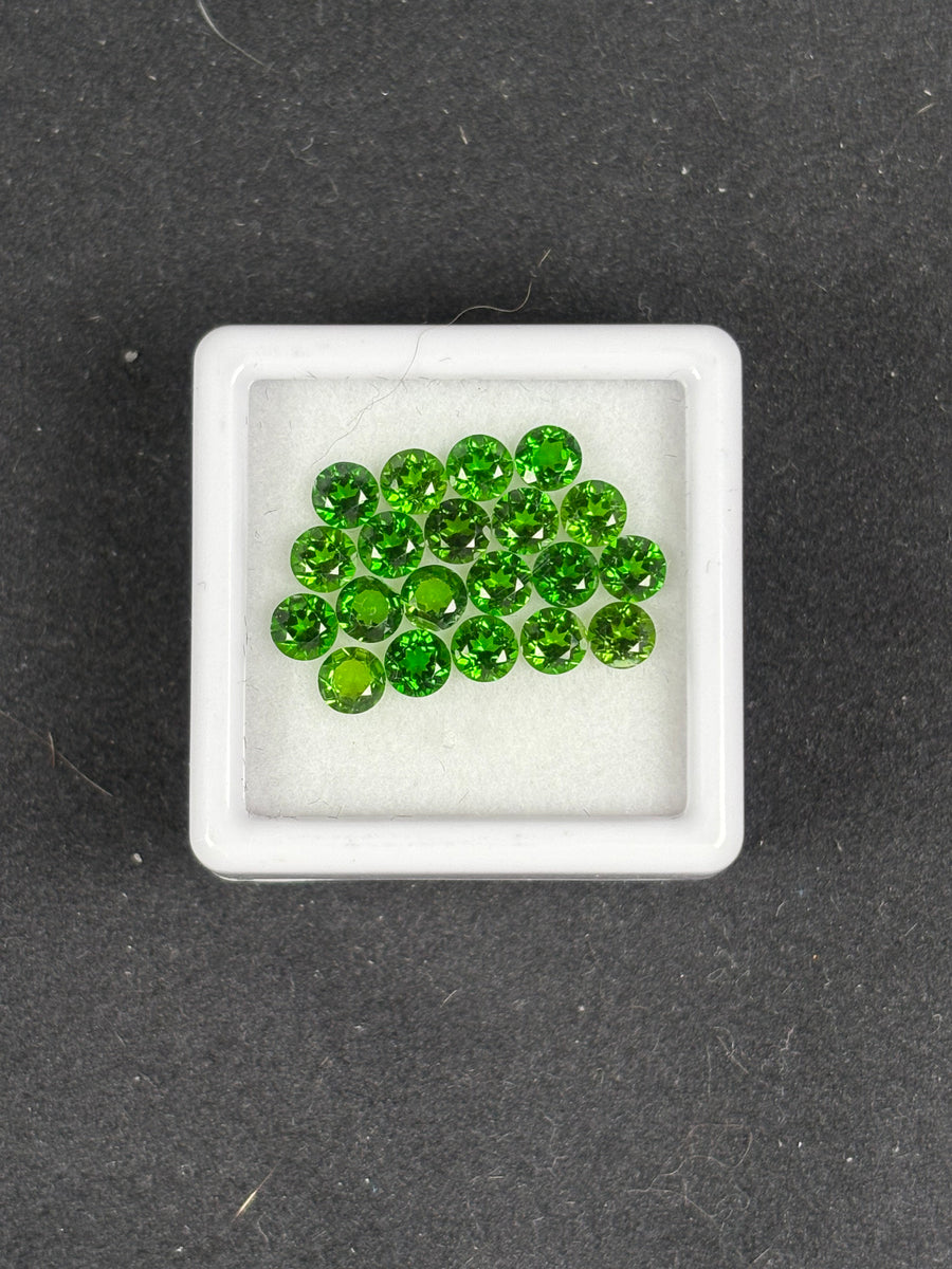 Round 3.5 mm Russian chrome diopside lot, 20 pieces, 3.80ctw — view 2