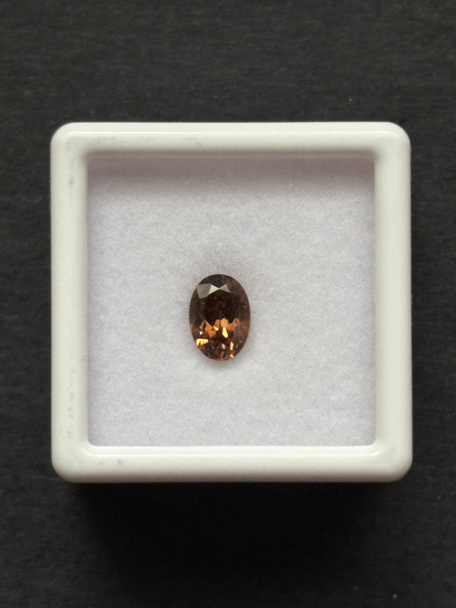1.37ct Champagne Zircon Oval Tanzania, 7x5 mm · GEM-6033